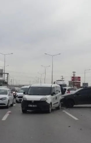 Gebze'de 6 araç çarpıştı: Yaralılar var