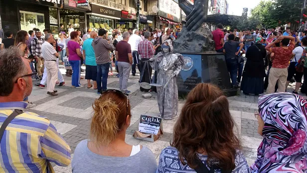 Kaos yürüyüşüne bayatlamış numaralarla destek-2