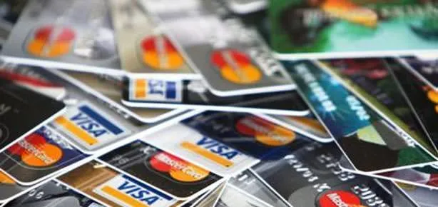 Kartını unuttu 940 TL’si gitti