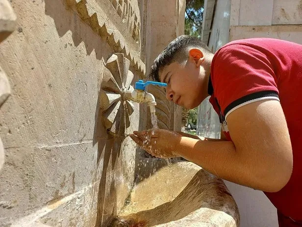 50-dereceyi-gordu-mardinde-kavurucu-sicaklar-1657958059410.jpeg 50 dereceyi gördü! Mardin'de kavurucu sıcaklar-4