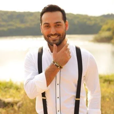 chpli-ali-oralin-oglu-berkan-oraldan-buyuk-skandal-fenerbahce-maci-oncesi-baskan-erdogana-kufretti-1660054338607.jpeg Başkan Erdoğan'a küfreden şahıs CHP'li Ali Oral'ın oğlu Berkan Oral çıktı! 2 kişi gözaltına alındı-3