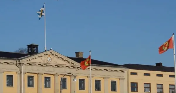 bu-kafayla-nato-zor-pkkli-teroristler-isvecte-pacavralari-gondere-cekti-1681805992756.jpg Bu kafayla NATO zor! PKK'lı teröristler İsveç'te paçavraları göndere çekti-3