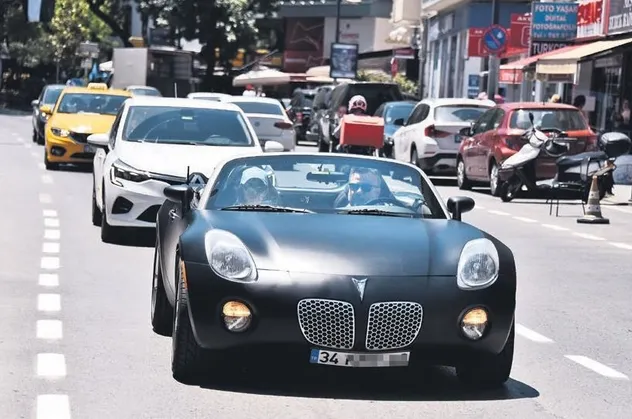 Mezuniyet turu! Bülent Serttaş kızı Miray ile Bebek'te