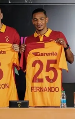 Galatasaray'da yeni transferler basına tanıtıldı