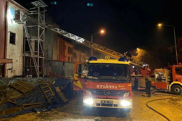 Ankara'da yangın paniği! Bir anda alevler yükseldi