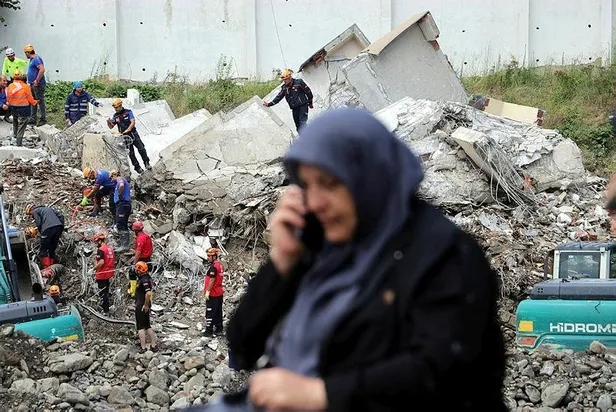 Bozkurt'ta endişeli bekleyiş! Selde yıkılan apartmanda arama kurtarma çalışmaları sürüyor-6