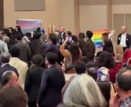 istanbul-barosu-secimlerinde-lgbt-provokasyonu-yumruklar-konustu-1792854547839.jpeg İstanbul Barosu seçimlerinde LGBT provokasyonu! Yumruklar konuştu-2
