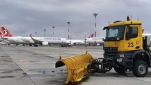 İstanbul Havalimanında ekipler karla aralıksız mücadele ediyor: 404 personel 179 araç