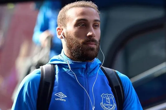 Cenk Tosun Crystal Palace yolunda