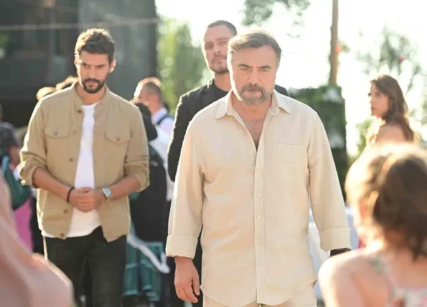 ben-bu-cihana-sigmazam-setine-hayranlarindan-buyuk-ilgi-1693214427758.jpg Ben Bu Cihana Sığmazam setine hayranlarından büyük ilgi!-4