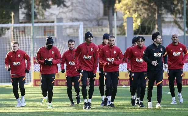 Galatasaray'da kontenjan operasyonu: 3 oyuncu gönderiliyor-3