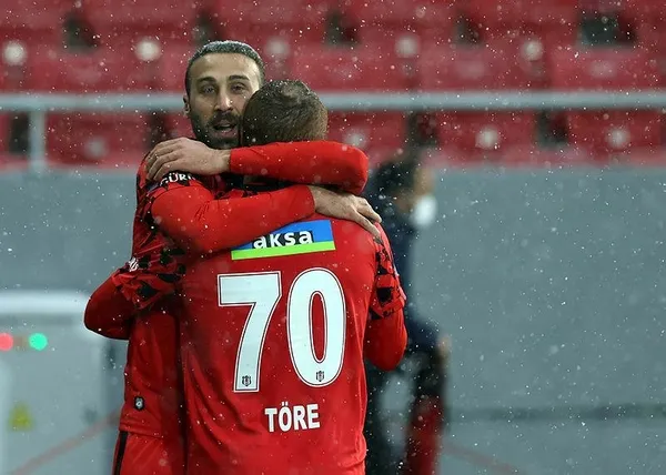 Sergen Yalçın hakemleri bombaladı: Bırakın sahada oynansın-4