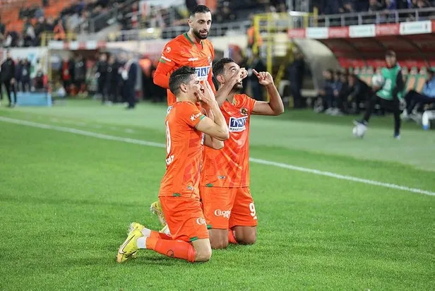 akdeniz-temsilcisi-alanyaspor-evinde-trabzonsporu-5-0-maglup-etmeyi-basardi-1673290704667.jpeg Akdeniz temsilcisi Alanyaspor evinde Trabzonspor'u 5-0 mağlup etmeyi başardı-2