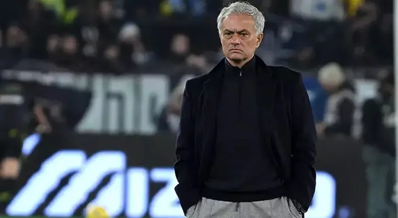 fenerbahceden-bir-golcu-transferi-daha-jose-mourinho-hucum-degil-yikim-hatti-kuruyor-1720632839948.jpeg Fenerbahçe'den bir golcü transferi daha! Jose Mourinho hücum değil yıkım hattı kuruyor...-2