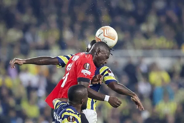 uefa-avrupa-liginde-rennes-karsisinda-3-0-geri-dusen-fenerbahce-muhtesem-bir-geri-donuse-imza-atti-1666896776081.jpeg
