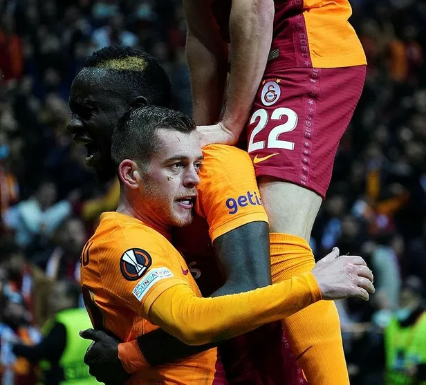 galatasarayi-sarsan-sakatlik-cicaldau-oyunu-birakti-1637867411732.jpeg Galatasaray'ı sarsan sakatlık! Cicaldau oyunu bıraktı...-4