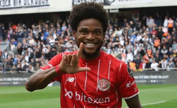 super-lig-icin-olay-yorum-eski-yildizlar-icin-bir-huzurevi-1674462563953.jpeg Süper Lig için olay yorum! "Eski yıldızlar için bir huzurevi"-6