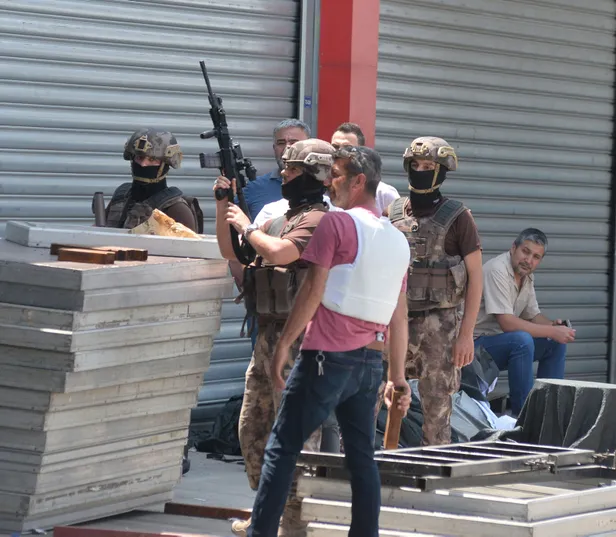 Adana'da inanılmaz olay! Bekçiyi rehin alan cezaevi firarisi, polis operasyona başlayınca intihar etti-1