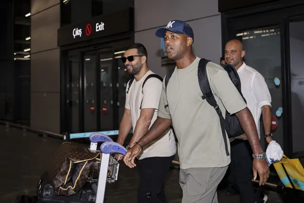 hollandali-teknik-direktor-patrick-kluivert-adana-demirspor-icin-istanbula-geldi-1688149677441.jpg Hollandalı Teknik Direktör Patrick Kluivert, Adana Demirspor için İstanbul'a geldi-2