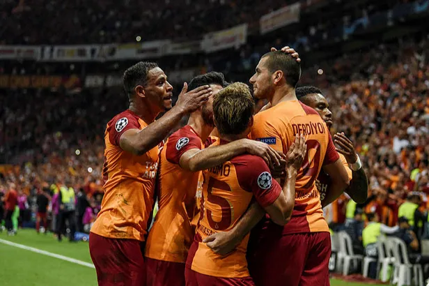 Galatasaraylı Eren Derdiyok Şampiyonlar Ligi'nde 7 yıl sonra ilk kez gol attı-2