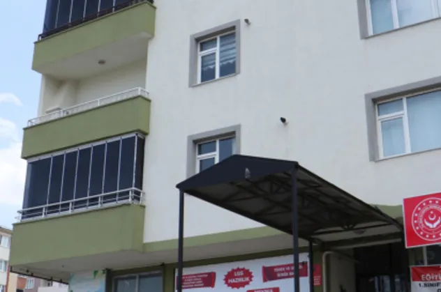 Evine balkondan girmek isterken yere çakıldı! Erzurum'da acı olay