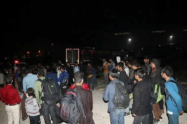 Son dakika: Adana'da 50 düzensiz göçmen yakalandı