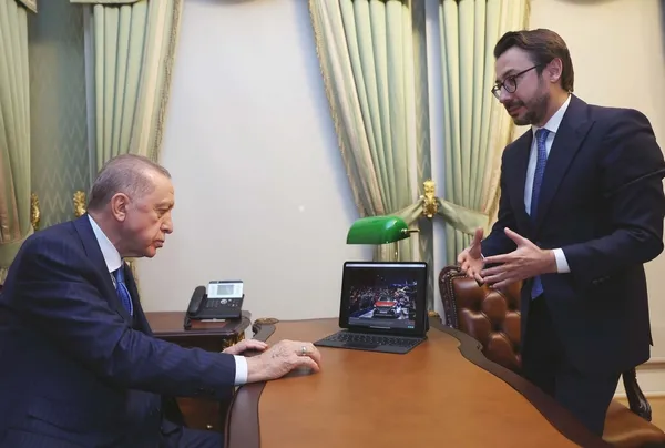 baskan-erdogan-yilin-fotograflarini-secti-haberde-kategorisinde-tercihi-togg-oldu-1673689050181.jpg Başkan Erdoğan 'Yılın Fotoğrafları'nı seçti! Haberde kategorisinde tercihi 'TOGG' oldu-2