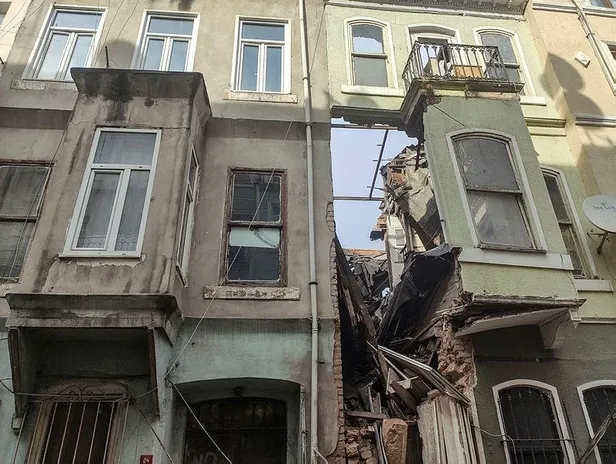 Son dakika: İstanbul'da bina çöktü! Ekipler olay yerinde-1