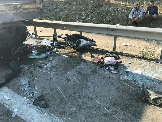 TIR'a çarpan otomobilde korkunç ölüm!-2