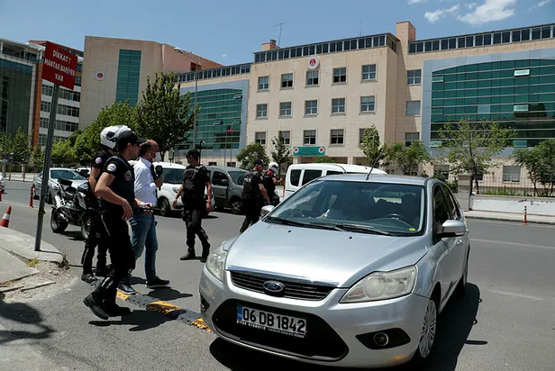 polis-atakan-arslanin-sehit-oldugu-saldirida-yeni-gelisme-zanlilar-mahkemede-birbirlerini-sucladi-1591185654416.jpg Polis Atakan Arslan'ın şehit olduğu saldırıda yeni gelişme! Zanlılar mahkemede birbirlerini suçladı-3