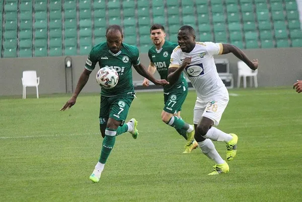 tff-1-ligde-nefes-kesen-maclar-super-lig-biletleri-son-haftaya-kaldi-akhisarspor-dustu-1619881604393.jpeg TFF 1. Lig'de nefes kesen maçlar! Süper Lig biletleri son haftaya kaldı, Akhisarspor düştü...-3