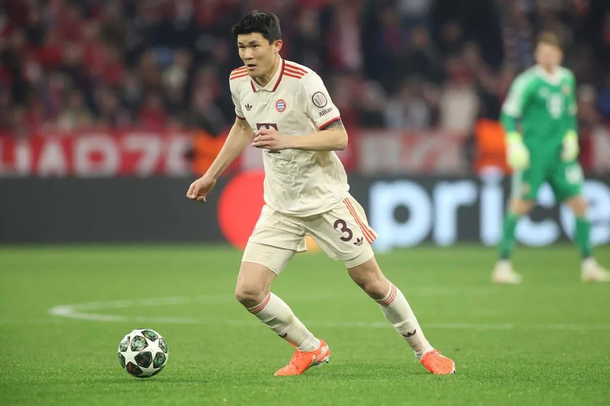 fenerbahce-kimden-fedakarlik-bekliyor-transferin-onunde-maas-engeli-1780038646302.jpeg Fenerbahçe Kim'den fedakarlık bekliyor! Transferin önünde maaş engeli-2