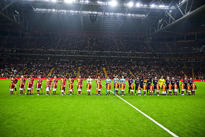 Galatasaray'da tek hedef 3 puan! Okan Buruk'tan Başakşehir karşısında farklı 11 kararı - 1
