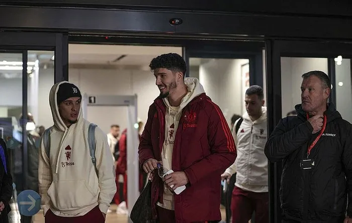 manchester-united-istanbula-indi-havalimanindan-guvenlik-onlemlerinin-arttirildi-1701197128242.jpeg Manchester United İstanbul'a indi! Havalimanında güvenlik önlemleri arttırıldı-2