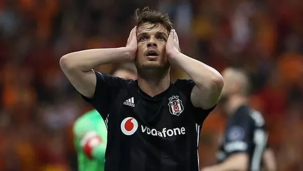 Komşuları evinde parti düzenleyen Adem Ljajic'i şikayet etti-4