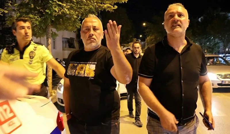 1725607473071.jpeg Polise yaptığı teklif kameralara anbean yansıdı! İstediğini alamayınca küfürler yağdırdı-4