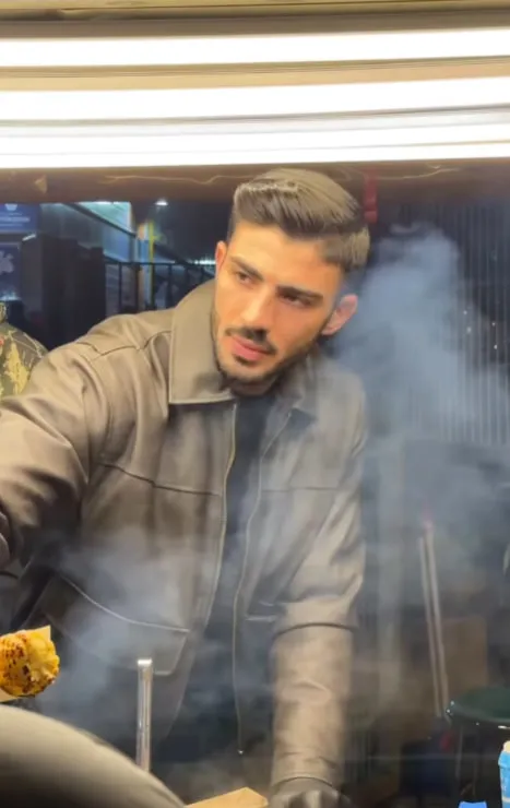 1776150580668.jpg "Yakışıklı Mısırcı" Alper Temel servet kazandı: Dünyanın dört bir yanından ilgi-3