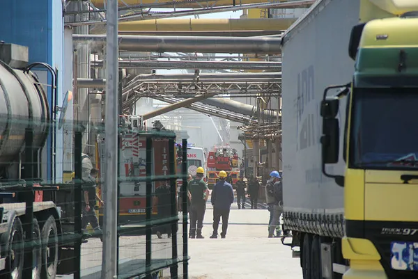 2-iscinin-yaralandigi-kaza-kamerada-buhar-kazani-iste-boyle-patlamis-yer-kocaeli-1653393463941.jpg 2 işçinin yaralandığı kaza kamerada! Buhar kazanı işte böyle patlamış... Yer: Kocaeli-2