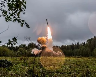 Rus askerin fırlattığı roket askerlerin arasına düştü