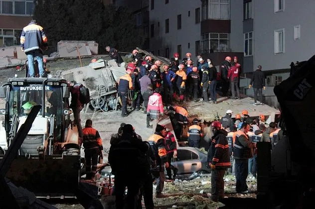 İçişleri Bakanlığı: Kartal'da çöken binanın enkazından 4 kişi daha çıkarıldı