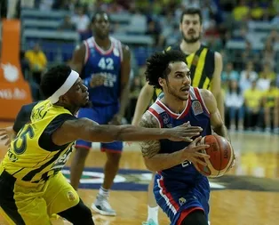 Anadolu Efes Fenerbahçe Bekoyu deplasmanda yendi! Fenerbahçe Beko:57-Anadolu Efes:74 Maç sonucu