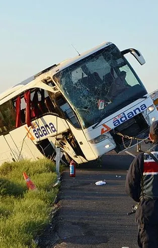 Aksaray'da kontrolünden çıkan yolcu otobüsü devrildi: 22 yaralı