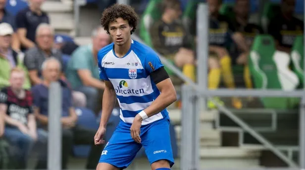 Galatasaray stoper transferi için üç isimle temas halinde