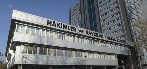 HSYK, FETÖ/PDY soruşturmaları kapsamında tutuklanan hakim ve savcıların verdiği ifadeler doğrultusunda 202 hakim ve savcıyı meslekten ihraç etti.