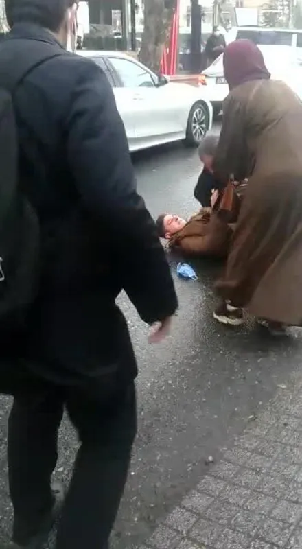 1640895057037.jpg İETT'de şoför terörü! Yolcu hem dövüldü hem de soyuldu-3