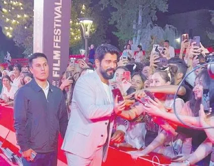 Burak sevgisi taştı