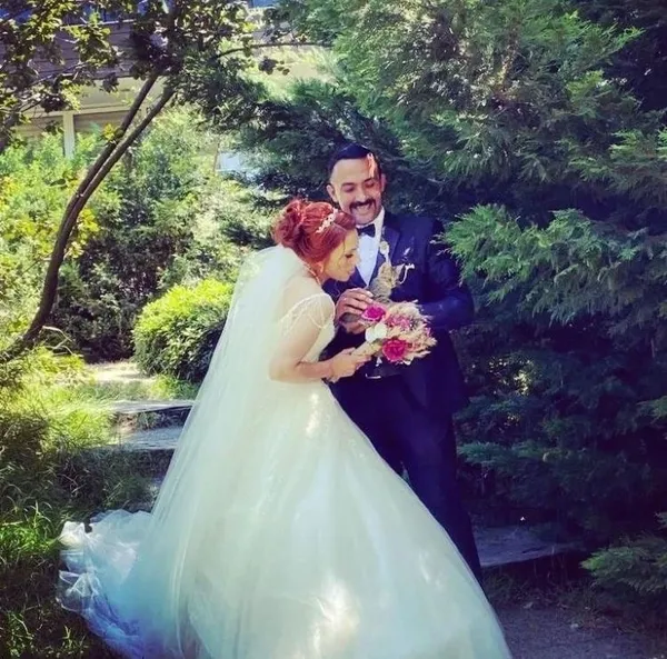 hastanede-taskinlik-cikaranlari-ayirmak-isteyen-guvenlik-gorevlisi-boynundan-aldigi-bicak-darbesiyle-hayatini-1663224075590.jpg Hastanede taşkınlık çıkaranları ayırmak isteyen güvenlik görevlisi boynundan aldığı bıçak darbesiyle hayatını kaybetti-6