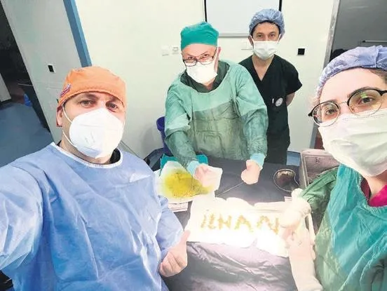 gaziantepte-kan-bagisina-karsilik-spor-ayakkabi-hediye-edilecegini-duyan-vatandaslar-etkinlik-meydanina-akin-e-1652821292571.jpeg Gaziantep'te kan bağışına karşılık spor ayakkabı hediye edileceğini duyan vatandaşlar etkinlik meydanına akın etti-4