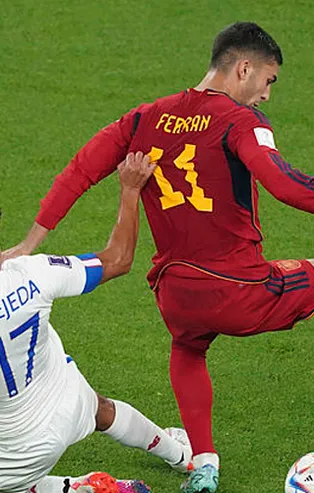 İstanbul trafiği değil pas trafiği! İspanya Kosta Rika’yı 'pas pasa' çevirdi