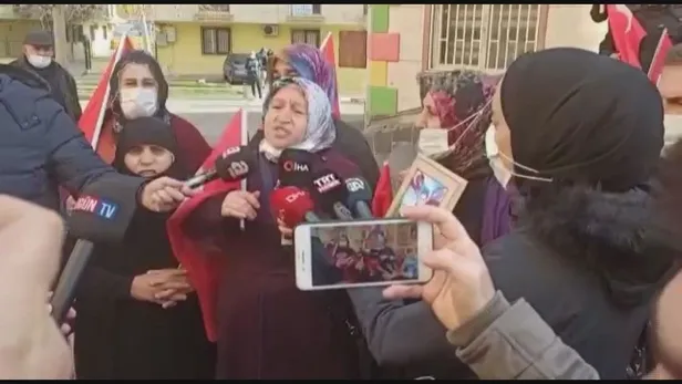 diyarbakir-annelerinden-chp-genel-baskani-kemal-kilicdarogluna-cok-sert-tepki-yalanla-dolanla-hicbir-yere-vara-1646927091363.jpeg Diyarbakır annelerinden CHP Genel Başkanı Kemal Kılıçdaroğlu'na çok sert tepki: "Yalanla dolanla hiçbir yere varamayacaksın"-5